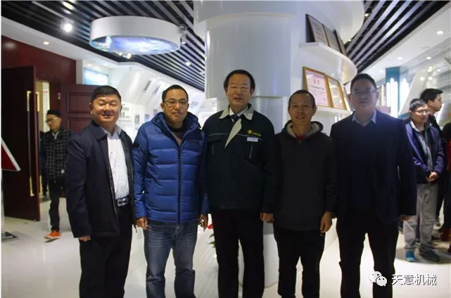熱烈歡迎山東建筑大學(xué)材料學(xué)院教授帶領(lǐng)48名學(xué)生蒞臨天意參觀(guān)指導