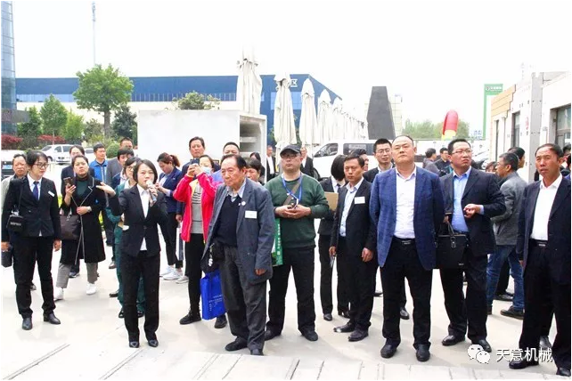 熱烈祝賀2019年全國裝配式建筑技術(shù)及配套材料推廣交流大會(huì )在天意機械召開(kāi)